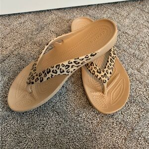 Leopard print croc flip flops in size 8. Excellent used condition.